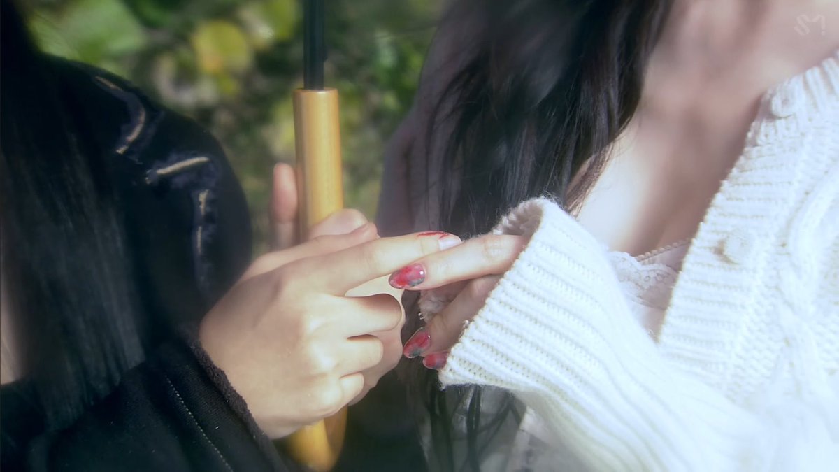 taen3oo's tweet image. knowing very well that the girl is supposed to represent sones but also being unable to remove my yuri goggles. i mean what else am i supposed to do with all of this?