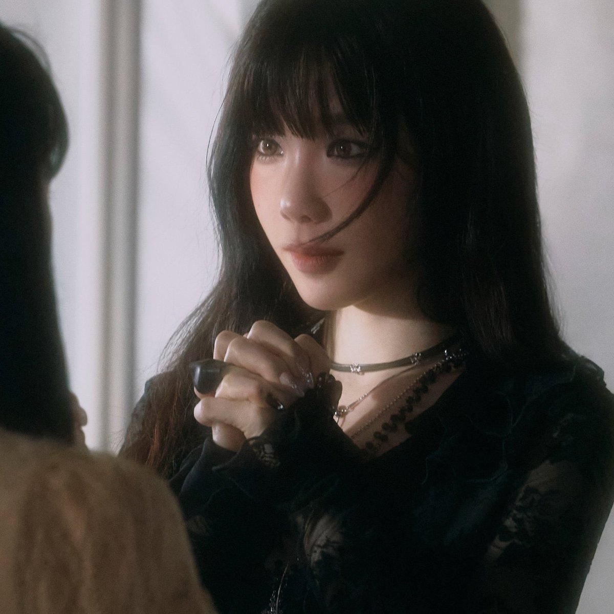 taen3oo's tweet image. knowing very well that the girl is supposed to represent sones but also being unable to remove my yuri goggles. i mean what else am i supposed to do with all of this?