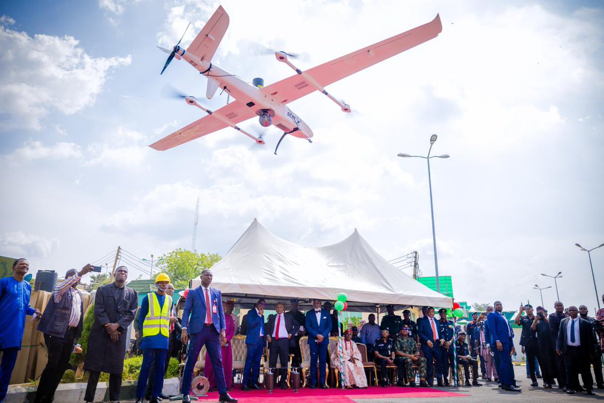 PNMbah's tweet image. Today, we strengthened our resolve to keep Enugu safe.

I inaugurated newly procured hi-tech security equipment and patrol vehicles from the Enugu State Security Trust Fund, including two advanced drones, 10 Hilux patrol vans, 400 bulletproof vests, and 400 bulletproof helmets.…