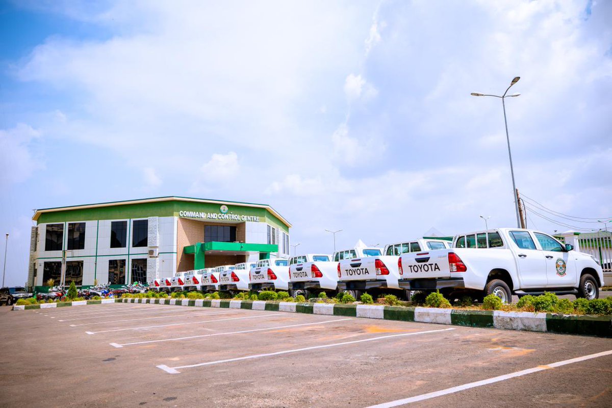 PNMbah's tweet image. Today, we strengthened our resolve to keep Enugu safe.

I inaugurated newly procured hi-tech security equipment and patrol vehicles from the Enugu State Security Trust Fund, including two advanced drones, 10 Hilux patrol vans, 400 bulletproof vests, and 400 bulletproof helmets.…