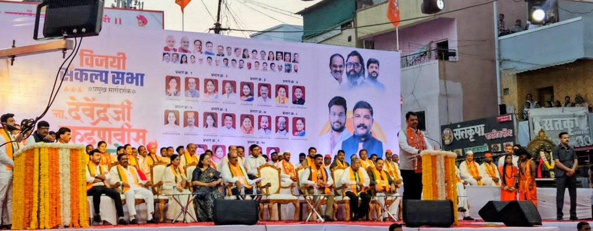 umakhaprebjp's tweet image. आजच्या एकादशीला खास भेट – मुख्यमंत्री @Dev_Fadnavis यांचे आळंदीमध्ये स्वागत आणि विठ्ठलाचे पवित्र दर्शन! 🙏

#एकादशी #DevendraFadnavis #आळंदी #विठोबामाऊली