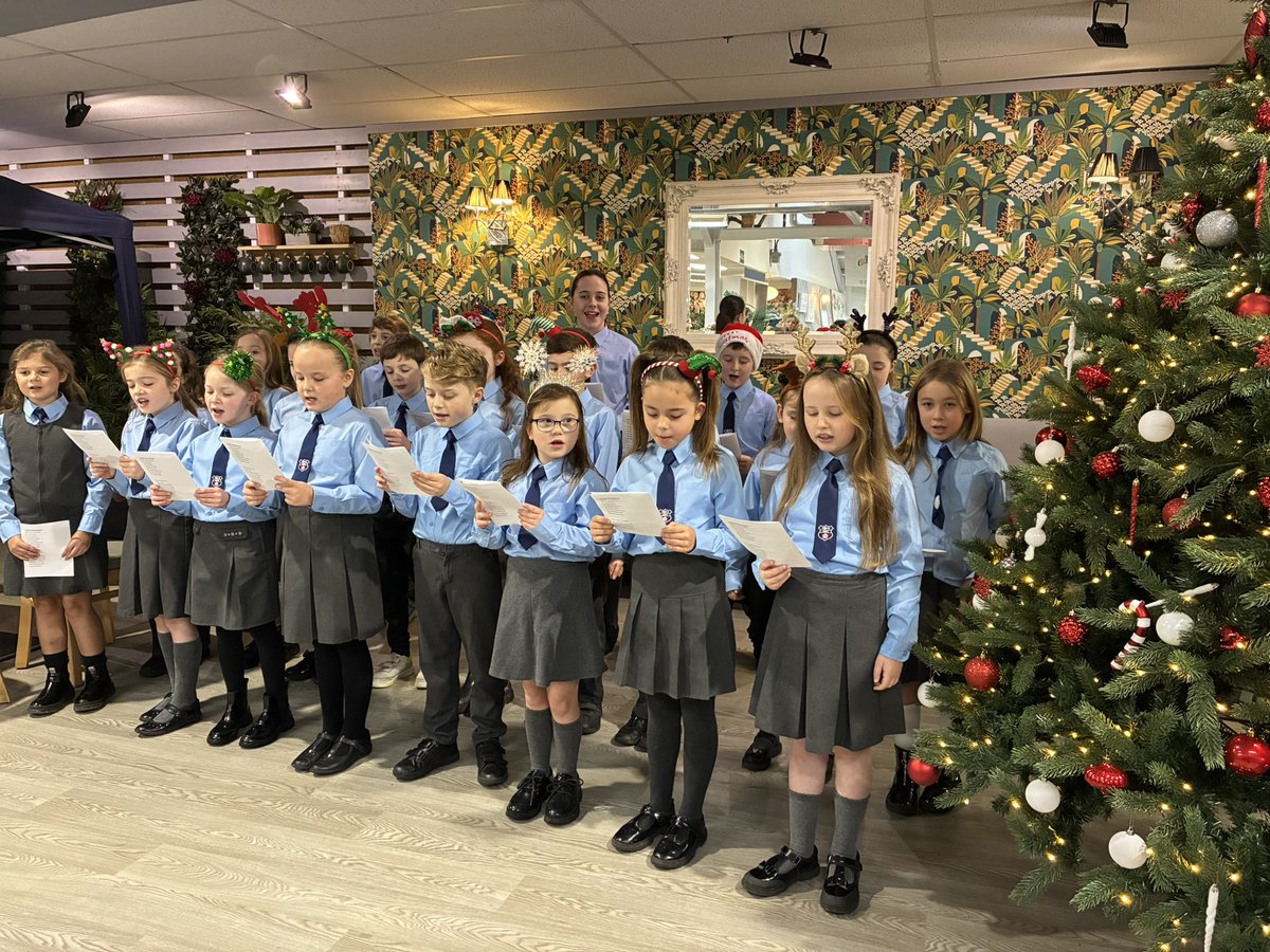 AppleySaintsCE's tweet photo. Our brilliant choir sang for a large audience in the cafe at Golden Days on Saturday. What wonderful Carol singing! #abasmus #Christmas2025 @CidariEducation @BDBofE @cofelancs @FriendsPrimary @WN6_Mums @LocalLifeMedia https://t.co/Mv9Sf3mTxR