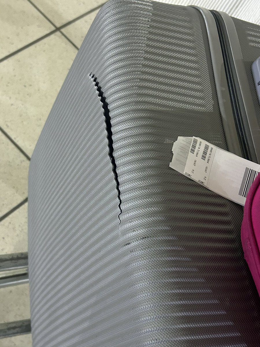 lee_Duruwe_'s tweet image. my bag was in perfect condition, yintoni le ???? @FlySafair