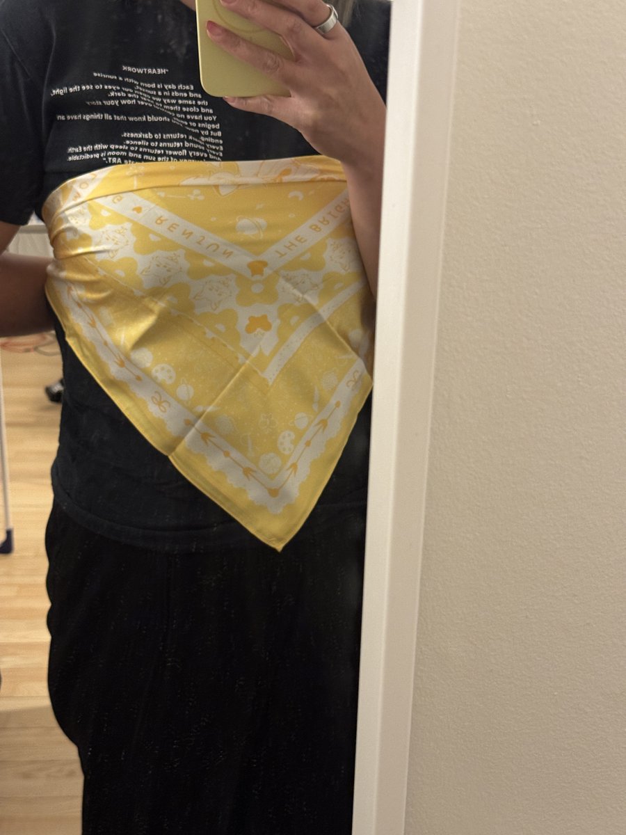 ผ้านิ่มมาาาาาาก ถ้าผอมกว่านี้ซักหน่อยใช้เปนเสื้อแบบเก๊ๆ ซัมเมอร์ซัมใจน่าจะคิวท์