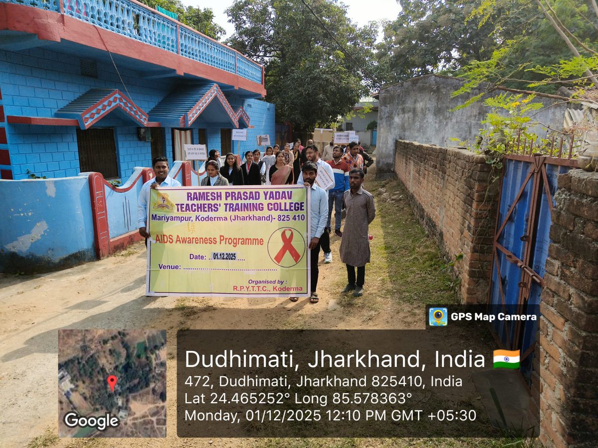 RpyttcKoderma's tweet image. कोडरमा। रमेश प्रसाद यादव शिक्षक प्रशिक्षण महाविद्यालय में एड्स से बचाव पर जागरूकता कार्यक्रम का आयोजन किया गया। इस दौरान सहायक प्राध्यापकों व प्रशिक्षुओं द्वारा आस-पास के ग्रामों छोटकीबागी, बड़कीबागी, मारियमपुर सहित अन्य ग्रामों में भ्रमण कर एड्स के प्रति लोगों को जागरूक किया।