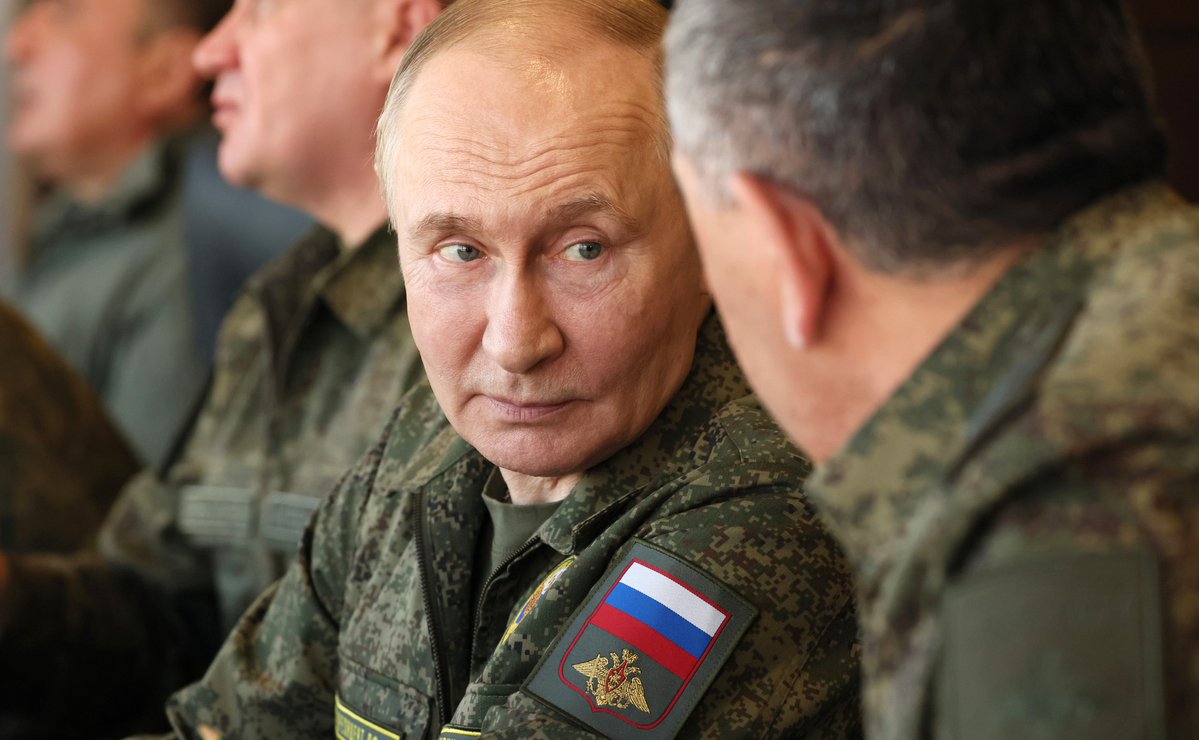 🇷🇺🤨 Putin będzie przymusowo rusyfikował Ukraińców. Do 2036 roku po rosyjsku ma mówić 95 procent ludzi z okupowanych terytoriów. Kreml chce również sprawdzać i monitorować, czy posiadają oni już "wystarczająco rosyjską tożsamość obywatelską".

⬇️ O złowieszczych pomysłach Moskwy