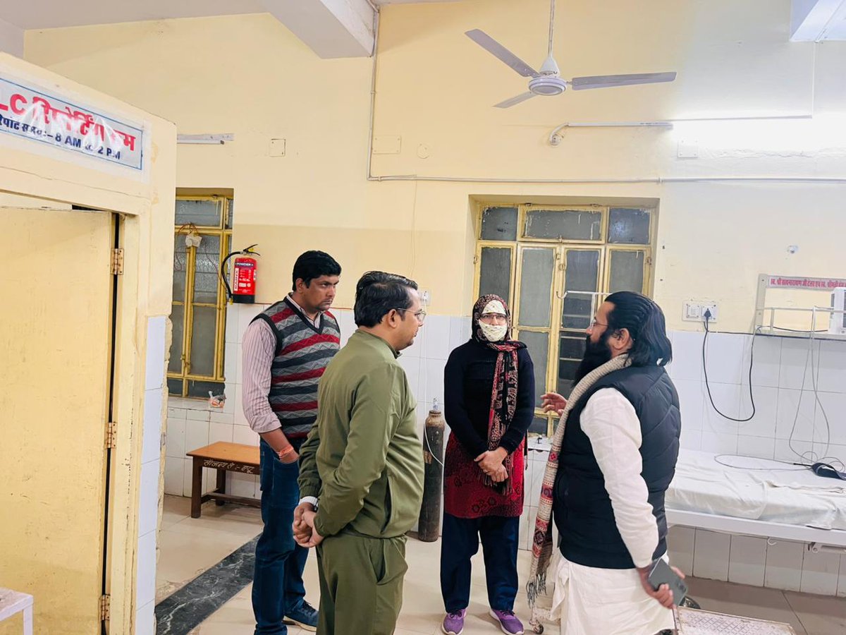 आज देर रात्रि उप जिला अस्पताल शाहपुरा का निरीक्षण किया।

निरीक्षण के दौरान अस्पताल में डॉक्टर और सभी नर्सिंग स्टाफ उपस्थित थे और मरीजों ने बताया कि उनकी सेवा वह संतुष्ट हैं।

मरीजों की वार्ड में सफाई की व्यवस्था ठीक नहीं थी, इस संबंध में बात की तो उन्होंने कहा कि इसमें सुधार कर