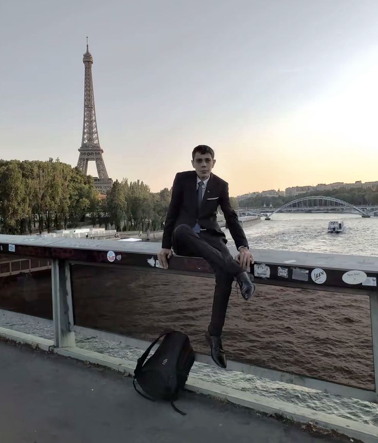 syrxi0812's tweet image. اليوم يصادف على الأغلب، وبحسب تقارير الطبّ الشرعي، ذكرى وفاة مازن حمادة، لأنو التقارير بتقول إنو توفّى قبل أسبوع من 8 ديسمبر هو والمعتقلين اللي كانوا معه بهديك الأيام.
لا تنسوا تترحموا عليهم وتدعولهم بالمغفرة والرحمة… الله يجعل مثواهم الجنة ويصبّر قلوب أهاليهم