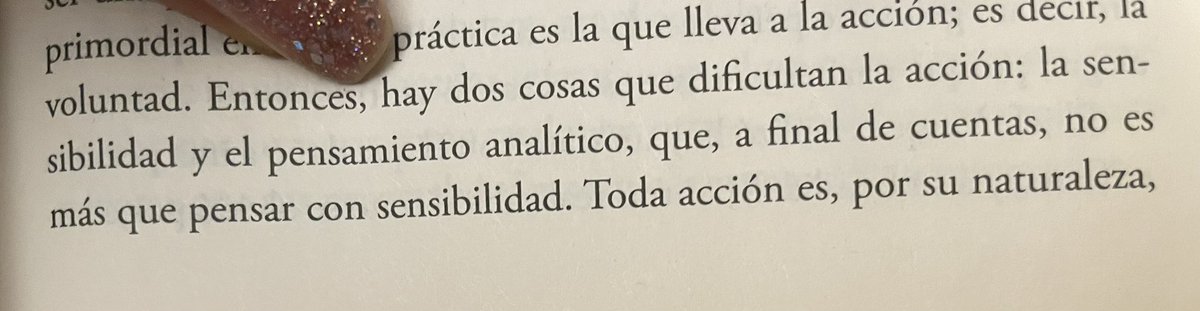 “… hay dos cosas que dificultan la acción:  la sensibilidad y el pensamiento analítico…”

- Borges.