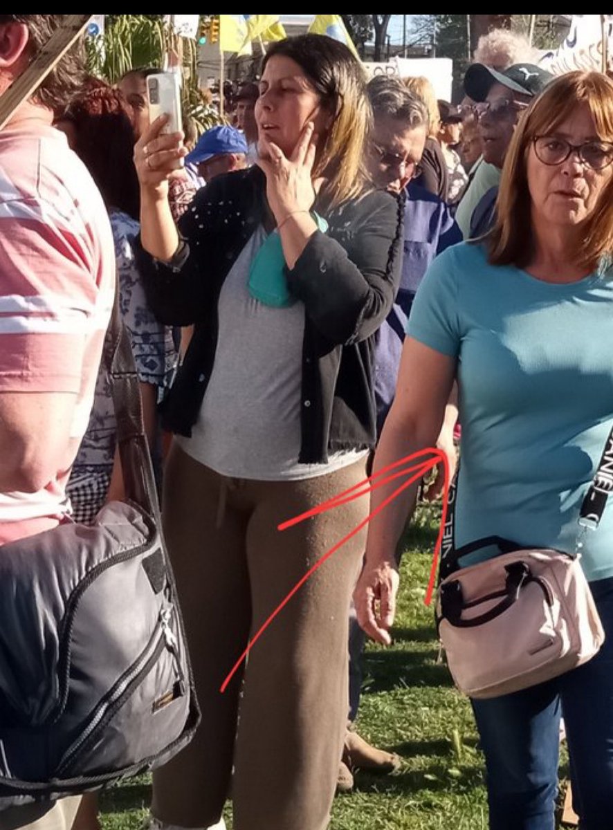 HOY EN EL HOSPITAL DEL CERRO SE INAUGURÓ EL TOMOGRAFO!!!
GRACIAS, LUIS LACALLE POU Y SU GOBIERNO DE LA COALICIÓN.
HABRÁ ido la PATOTERA CECILIA CAIRO AGRESORA en su inauguración?
QUÉ distintos somos.
LACRA ZURDA!!