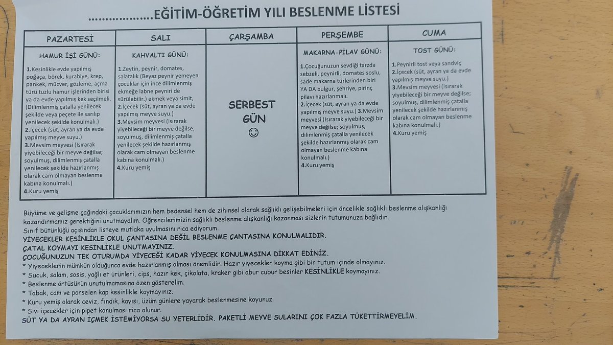 FatmaEvci12's tweet photo. 3aralık yavrumun doğum günü anne pasta alacakmıyız diye sorup duruyo sulugu kırık bir suluk alamadım kira faturalar okul ihtiyaçları tek başına yetiştiremiyorum çok cagresiz kaldık montları yok hirkayla okula gidiyolar kendim için bişey istemiyorum yavrularım için el uzatın nolur https://t.co/zZA3pH6SJ1