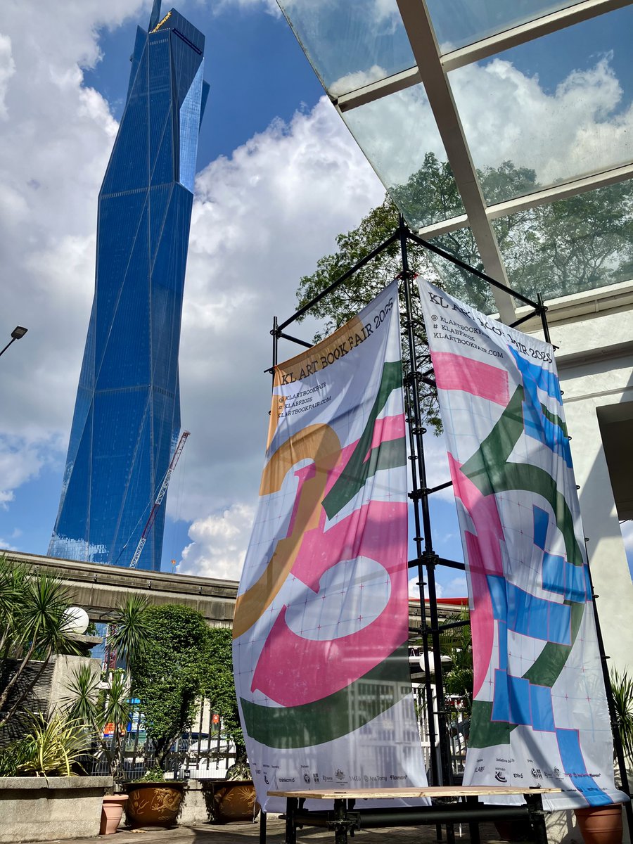 DaichiNakatani's tweet photo. KL ART BOOK FAIR 2025 会期終了
@OKKO_OSA より出版の作品集・写真集など数十冊を持参、僕の作品集も数冊ご購入いただきました。
作品集が新しい土地や人たちと繋がっていく喜びを感じ、新たな課題と自信を得ることができました。
Thank you KL !!!
#KLABF #KLABF2025
#daichinakatani #中谷大知 https://t.co/e7uj0D2RN3