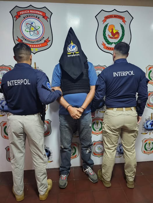 policia_py's tweet image. 𝗖𝗲𝗻𝘁𝗿𝗮𝗹 | 𝗗𝗲𝘁𝗲𝗻𝗰𝗶𝗼́𝗻 𝗱𝗲 𝗽𝗲𝗿𝘀𝗼𝗻𝗮 𝗽𝗼𝗿 𝗽𝗼𝘀𝗲𝗲𝗿 𝗼𝗿𝗱𝗲𝗻 𝗱𝗲 𝗰𝗮𝗽𝘁𝘂𝗿𝗮 𝗻𝗮𝗰𝗶𝗼𝗻𝗮𝗹 𝗲 𝗶𝗻𝘁𝗲𝗿𝗻𝗮𝗰𝗶𝗼𝗻𝗮𝗹.
facebook.com/share/p/1AQ8Rp…
@MDI_Paraguay