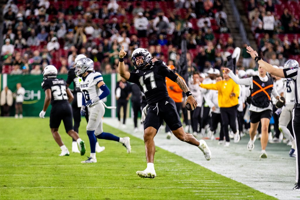 VanessaWenzl17's tweet image. Can I break your feeds with some of my latest college football photography?👀 #USF