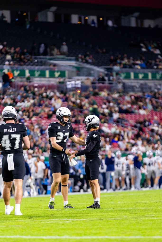 VanessaWenzl17's tweet image. Can I break your feeds with some of my latest college football photography?👀 #USF