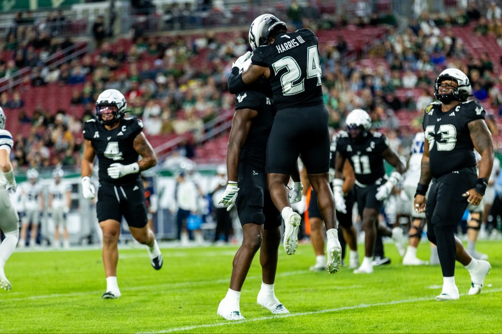 VanessaWenzl17's tweet image. Can I break your feeds with some of my latest college football photography?👀 #USF