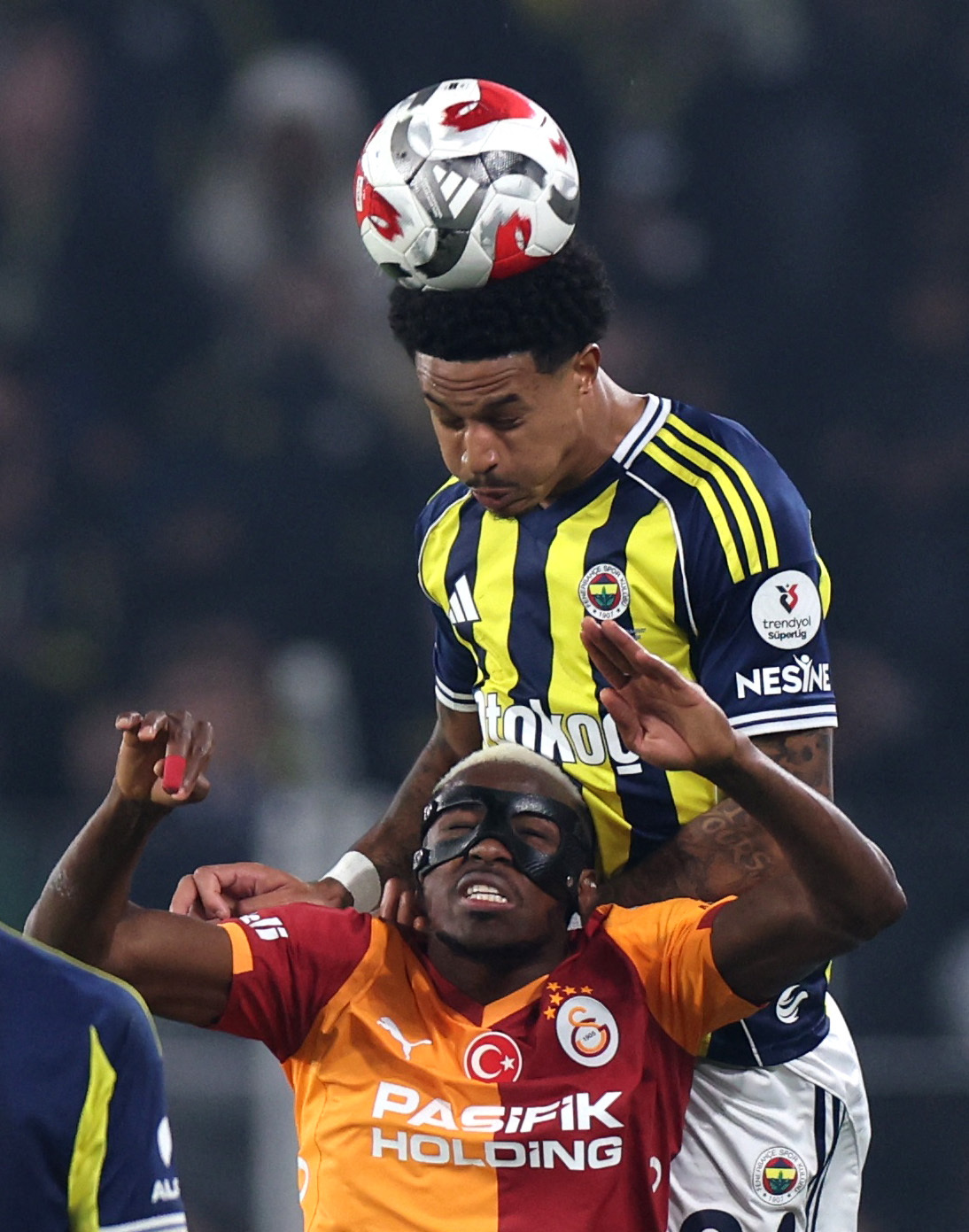 Fenerbahçe son dakikada güldü: Kadıköy'de Galatasaray beraberliği!