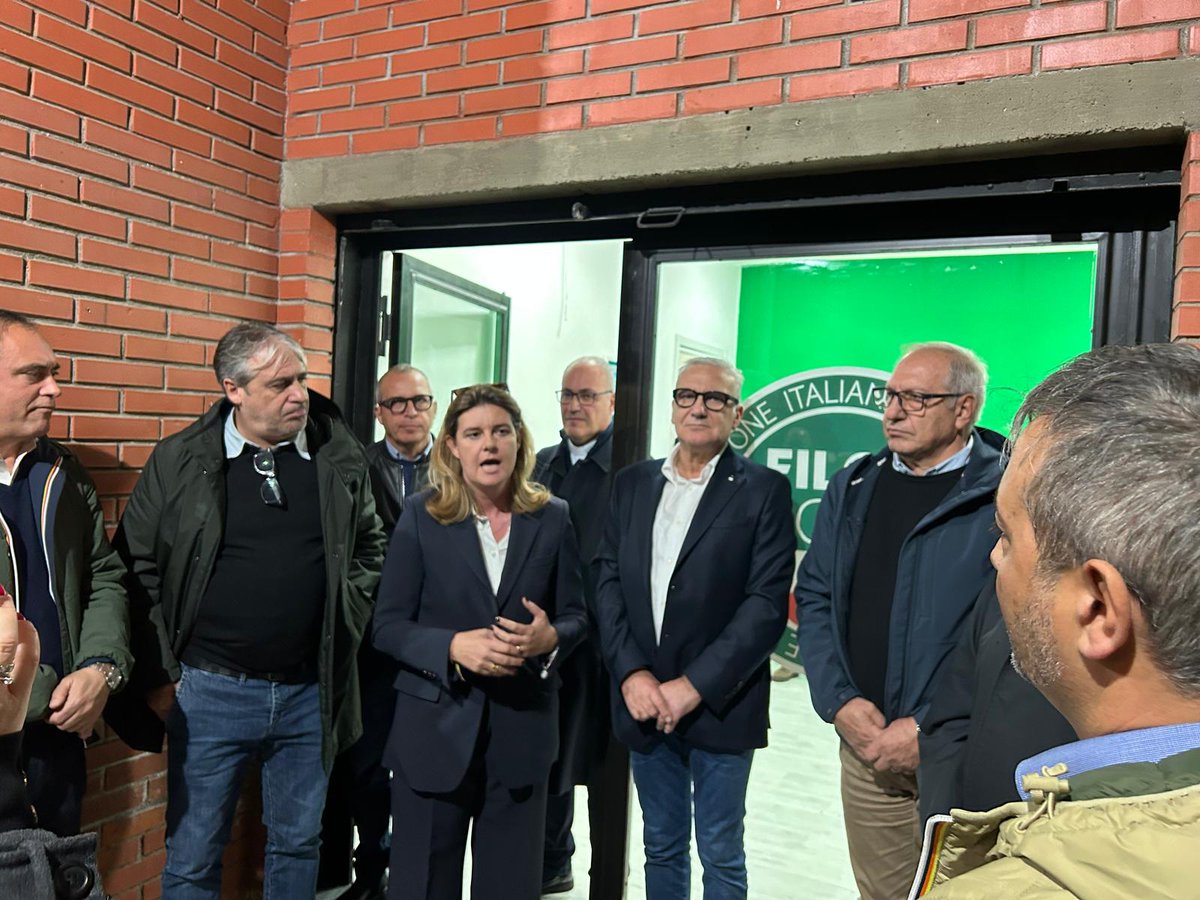 FilcaCisl's tweet photo. #Catania, il SG Ottavio De Luca ha inaugurato una sede Filca nel quartiere #Librino: "Un presidio di #legalità e #partecipazione per contribuire a riqualificare la zona. La presenza del #sindacato dimostra che c'è un’alternativa al degrado, alla violenza, al disinteresse" https://t.co/0tqNMfCAn9