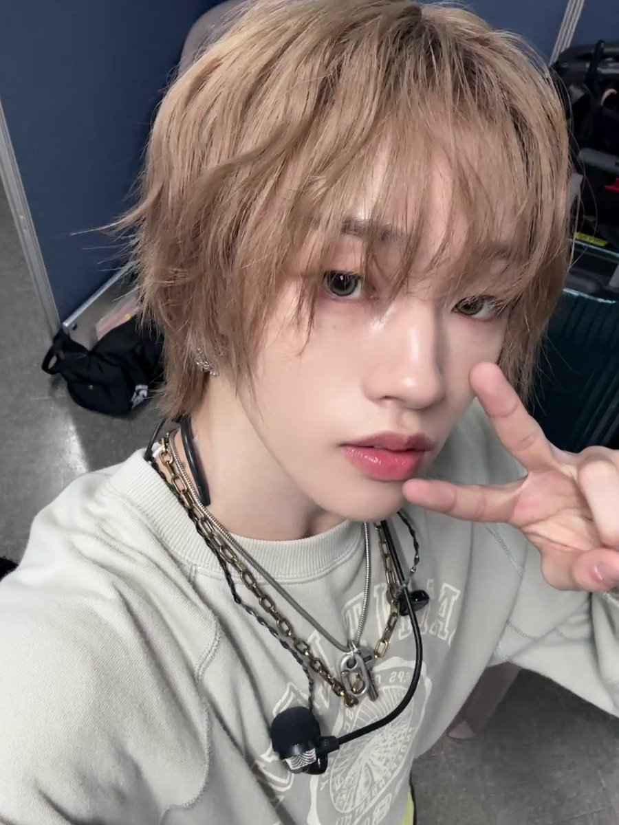 AM8IC_FRANCE's tweet photo. [🦊💬] L’inkigayo est terminé aujourd’hui~ ♡

Il fait très froid, alors habillez-vous bien 🤍

#AM8IC #엠빅 #エムビック
#SAHO #사호 #サホ #斯皓 https://t.co/vxYKFvvpk0