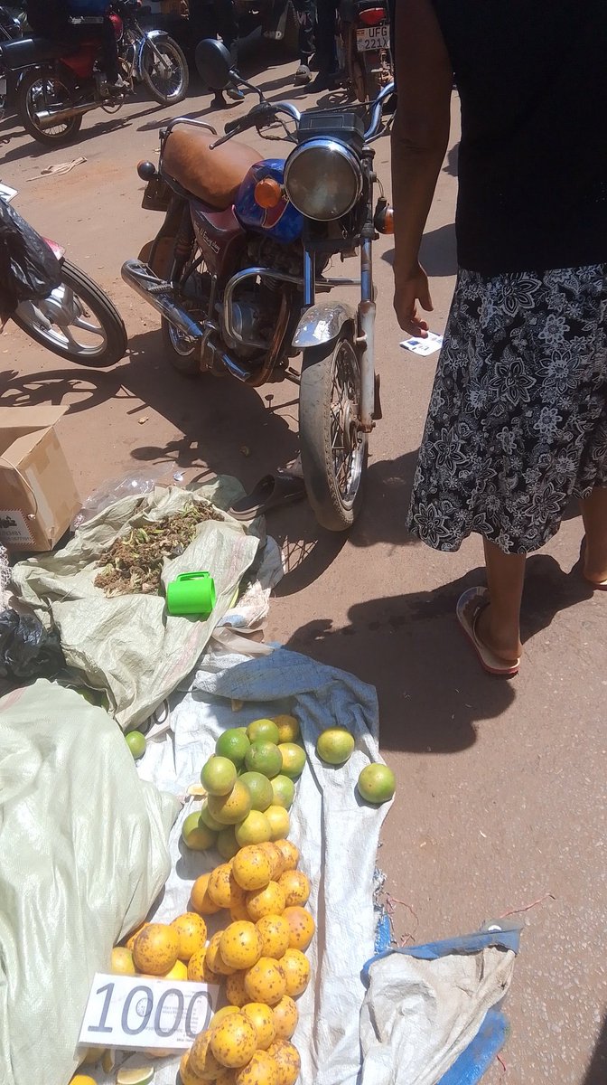 jbasiimwe's tweet image. KAMPALA CITY
I can't believe the state in which Kampala city is governed.All businesses are dying slowly because of batembeyi working on streets.We pay taxes,pay as you earn , licences,income tax  but all in vain what we have in shops is what hawkers are selling outside our shops