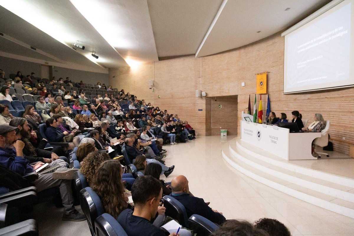 Muchas gracias a <a href="/SiamPDIUMA/">SiamPDIUMA</a> por su invitación a la Universidad de Málaga para debatir sobre el nuevo marco de evaluación de la investigación y de las carreras académicas. 
Hablamos de CoARA, de las razones para la reforma y de su implementación en ANECA.

📸 Técnicos <a href="/ComuniFac/">Fac.ComunicaciónUMA</a>