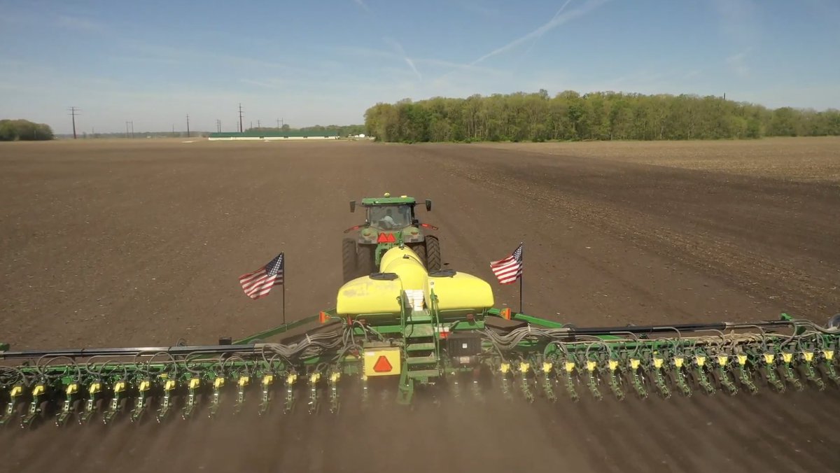 cornwarriorstv's tweet photo. Happy #MachineryMonday from Tom Farms. A look at the equipment that keeps the work moving.
#TopCropTV #Farmily https://t.co/kyuD11PPeD
