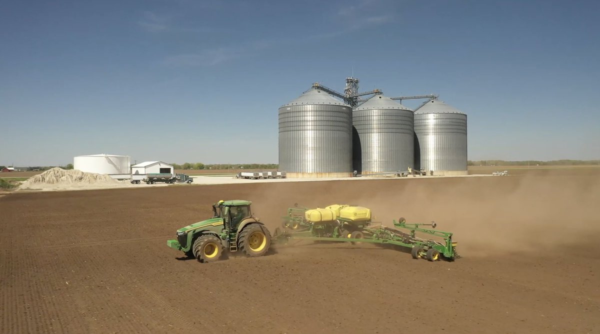 cornwarriorstv's tweet photo. Happy #MachineryMonday from Tom Farms. A look at the equipment that keeps the work moving.
#TopCropTV #Farmily https://t.co/kyuD11PPeD