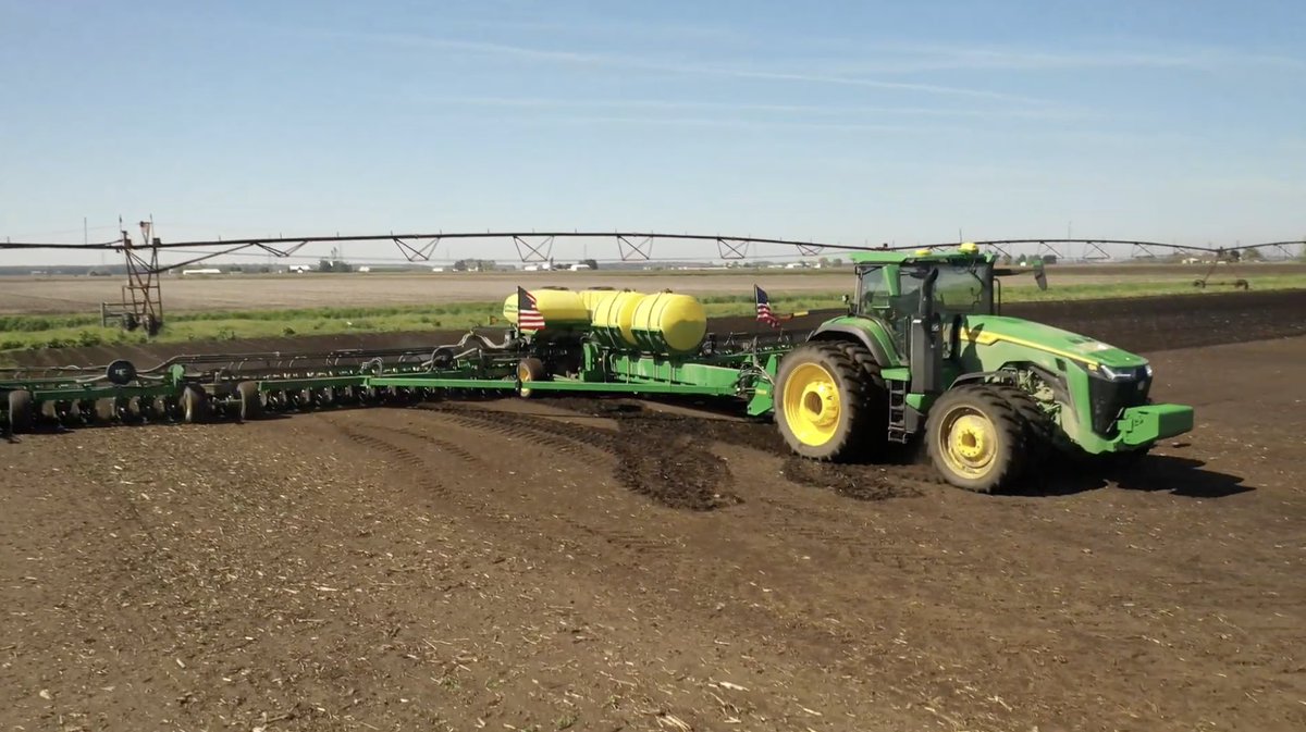 cornwarriorstv's tweet photo. Happy #MachineryMonday from Tom Farms. A look at the equipment that keeps the work moving.
#TopCropTV #Farmily https://t.co/kyuD11PPeD