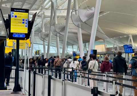 CLittle_Advisor's tweet photo. Air travel may finally improve as the US' longest-ever government shutdown nears an end.
Flight cancellations and delays have improved after earlier mass disruptions at US airports.
Experts say full recovery could take up to two w https://t.co/5hSOYGvVye https://t.co/oodgNZOTEO