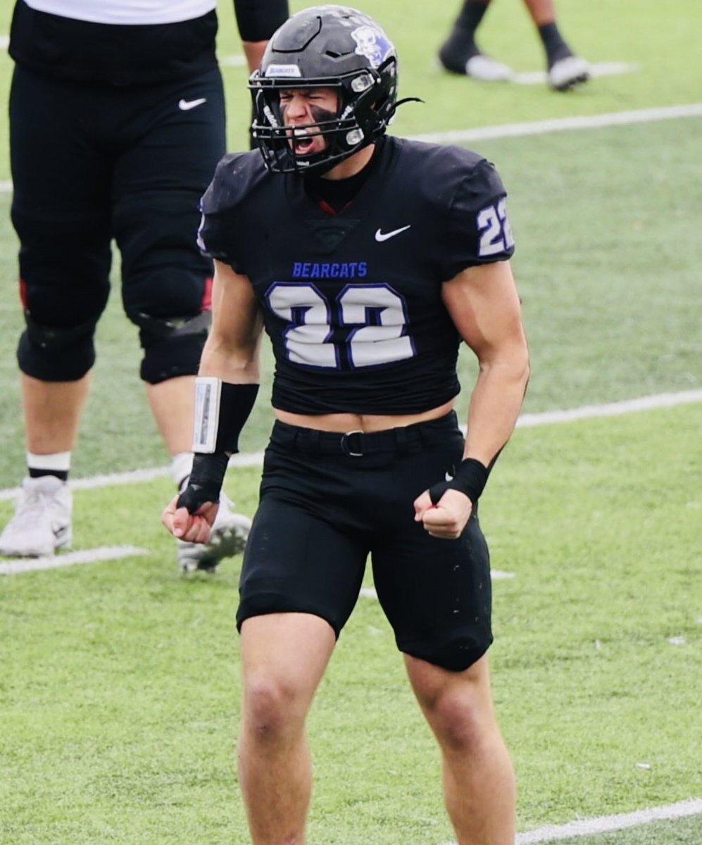 CoachHansen_'s tweet image. The ❄️ can’t stop us!  @sbubearcats_fb coaches are on the road looking for our 2️⃣0️⃣2️⃣6️⃣ class!!!  Who’s ready? #Roll🐈‍⬛’s