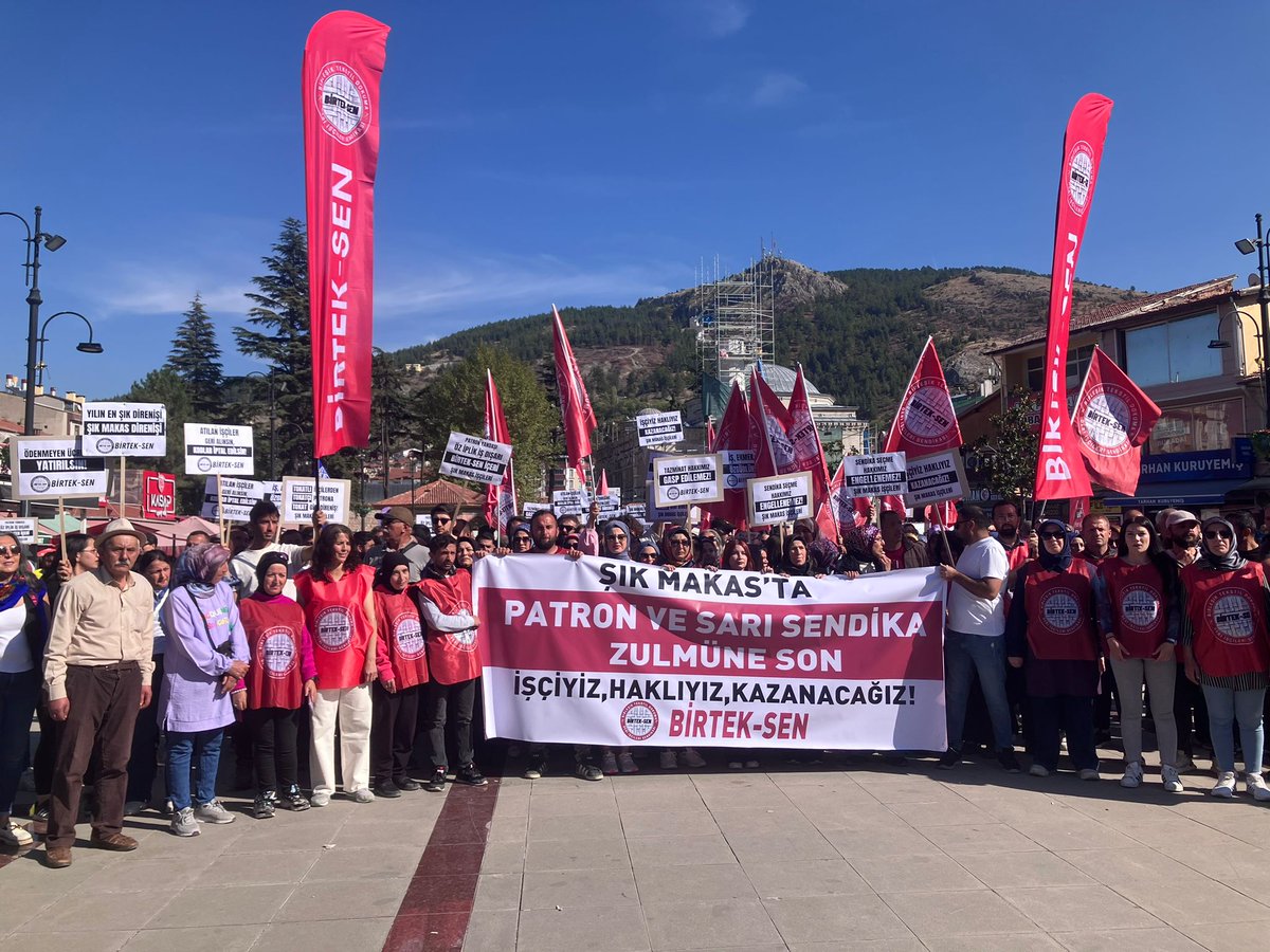 Direnen Şık Makas / Cross Jeans işçilerinin yanındayız. 

#ŞıkMakasİşçisininHakkınıVer
#JusticeForŞıkMakasWorkers
<a href="/birlesiktekstil/">BİRTEK-SEN</a>