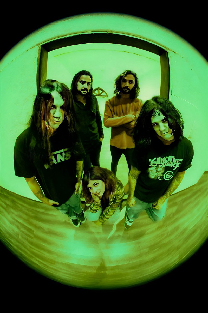 INSANEBLOG1's tweet image. LYVONIA Break Boundaries with the Haunting Frenzy of ‘Seemerot.com’
insaneblog.net/2025/12/lyvoni… #posthardcore #mathcore