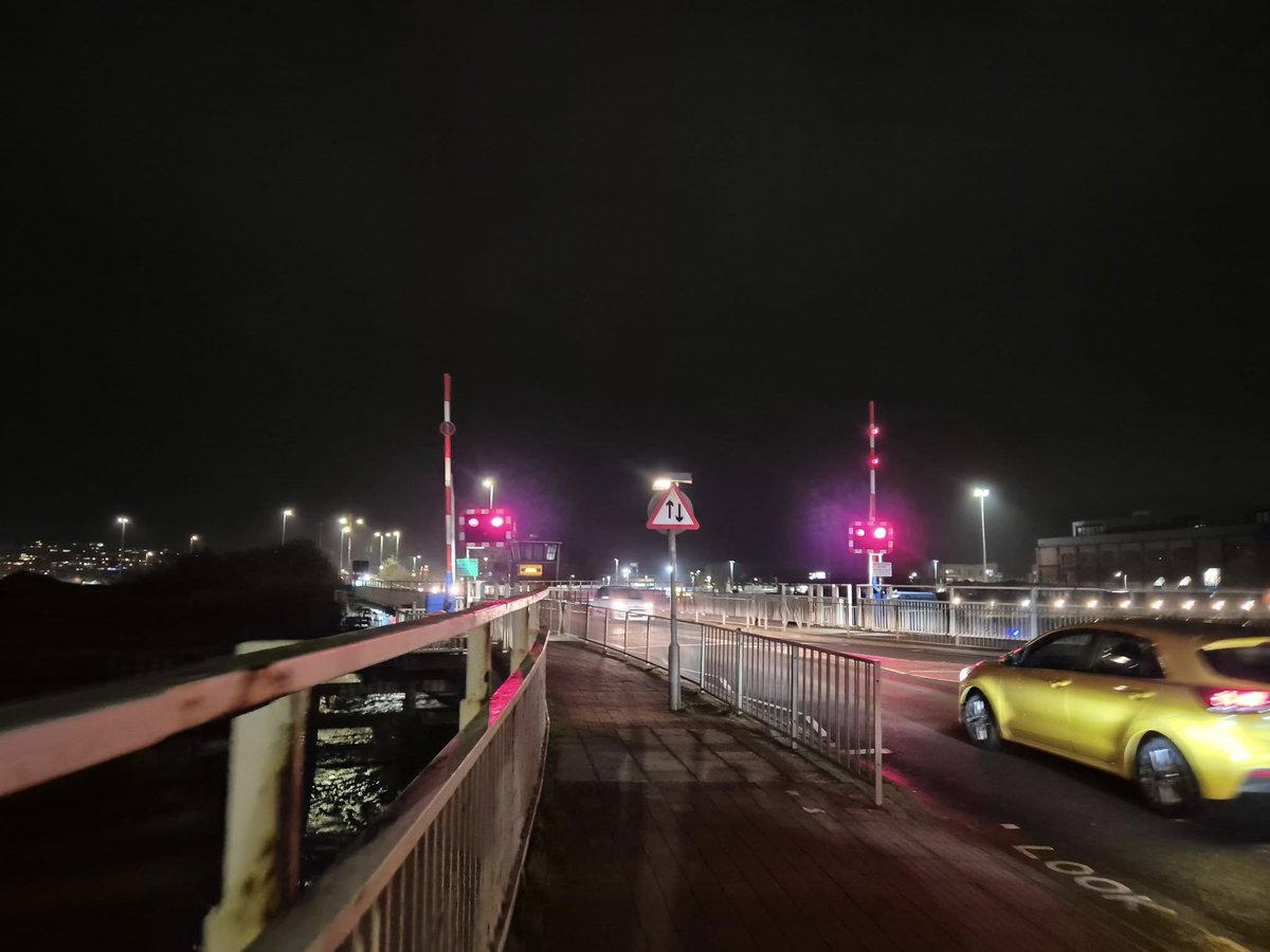 SussexIncidents's tweet image. Lights flashing, no one home!  #newhaven 

@SussexTW