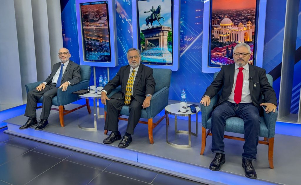 Tres analistas coincidieron en que la crisis de la democracia en Centroamérica no se explica solo por el modelo, sino por la forma en que ha sido administrado. 

Entérate de los detalles: ⬇️
megavision.com.sv/web/elecciones…