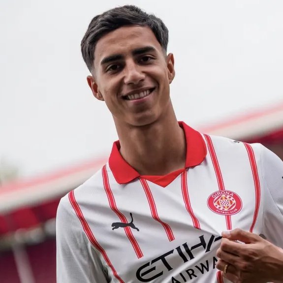 Zagueiro mais caro da história do futebol brasileiro, Vitor Reis está jogando muito no Girona.
O jornal AS chamou Vitor Reis de “Rei da Defesa”, tratando-o como um jogador indispensável para a equipe comandada pelo técnico Miguel Ángel Sánchez.