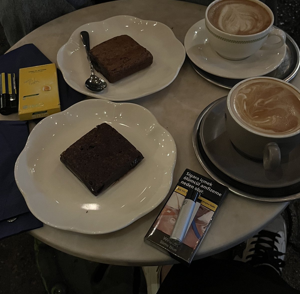 mubyaz's tweet image. Ceyda’nın enerjisini şöyle söyliyim 5 dk sonra her şeyimi anlattım bu masada