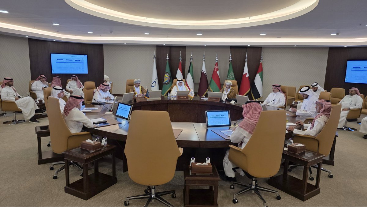 GSO2001's tweet photo. هيئة التقييس الخليجية وهيئة الاتحاد الجمركي @gcc_cua ومنظمة الخليج للاستشارات الصناعية @GOICGCC تعقد اجتماعًا تنسيقيًا مشتركًا في إطار جهود تعزيز التنسيق بين الجهات الخليجية ذات العلاقة بالصناعة وسلامة المنتجات وحركة السلع.
1 ديسمبر 2025، #الرياض

https://t.co/DTHIzVytXi https://t.co/XTrSGt3amo