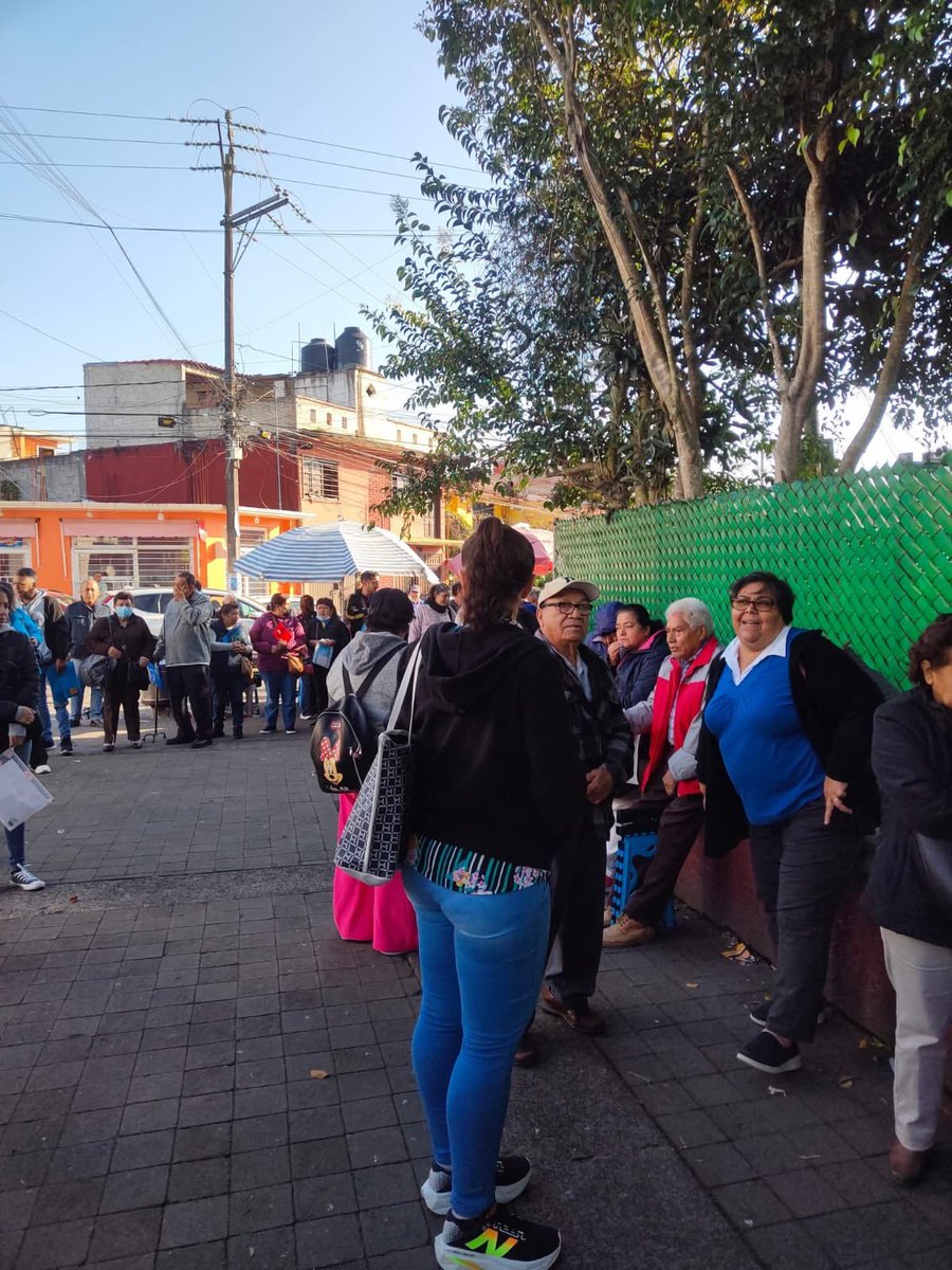 🔴Largas filas en la Clínica-Hospital ISSSTE #Xalapa para obtener cita con especialista. 

Nota completa: 👉🏻 acortar.link/hvlcZp
#SinMurosNoticias