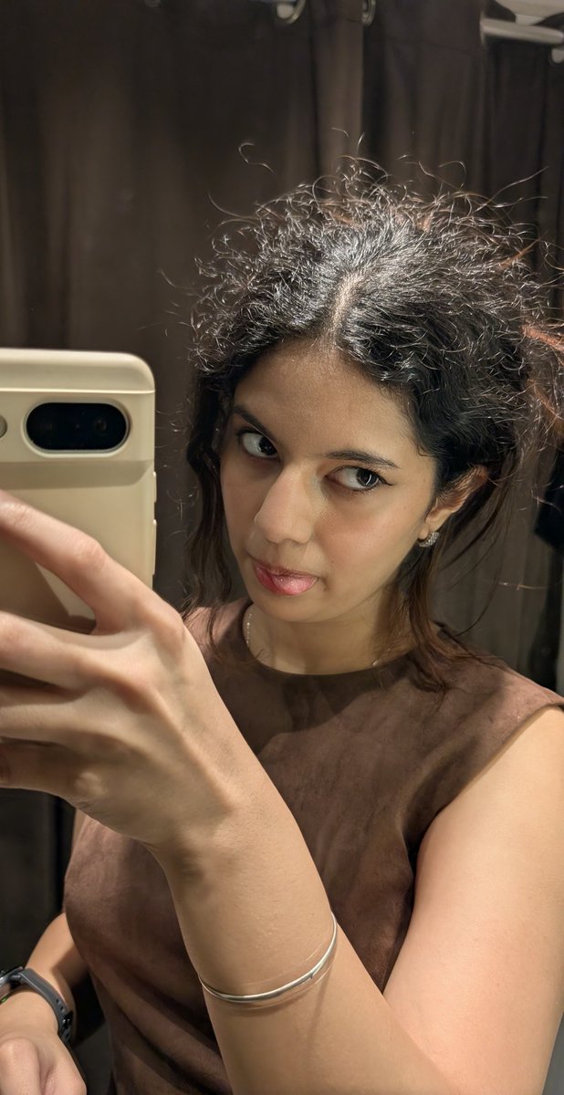 A✦rti (RT) tweet media