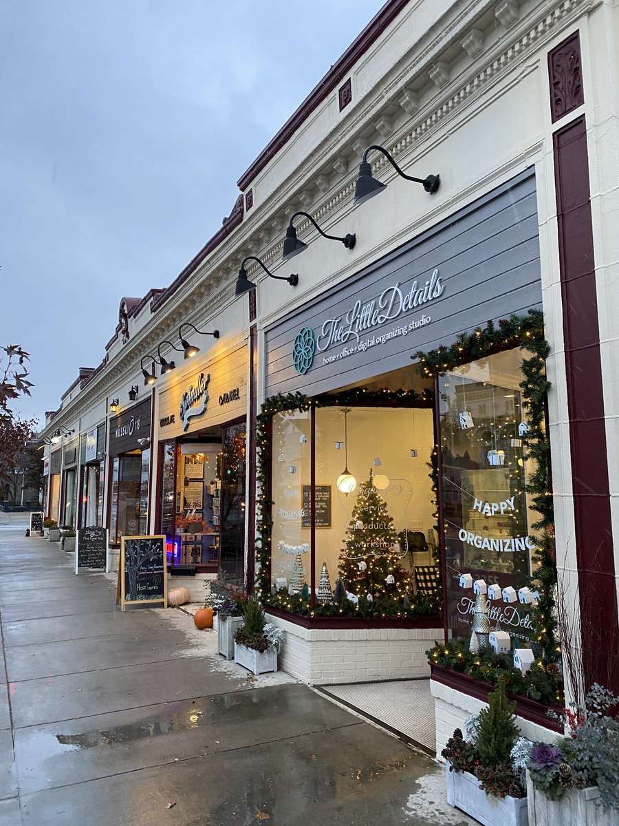 CambridgeUSA's tweet photo. Your holiday shopping guide is here! Discover festive markets and neighborhood shopping strolls this month in Cambridge: https://t.co/JBimWnfDHM 🎁🛍️ https://t.co/G7fg7phpbm