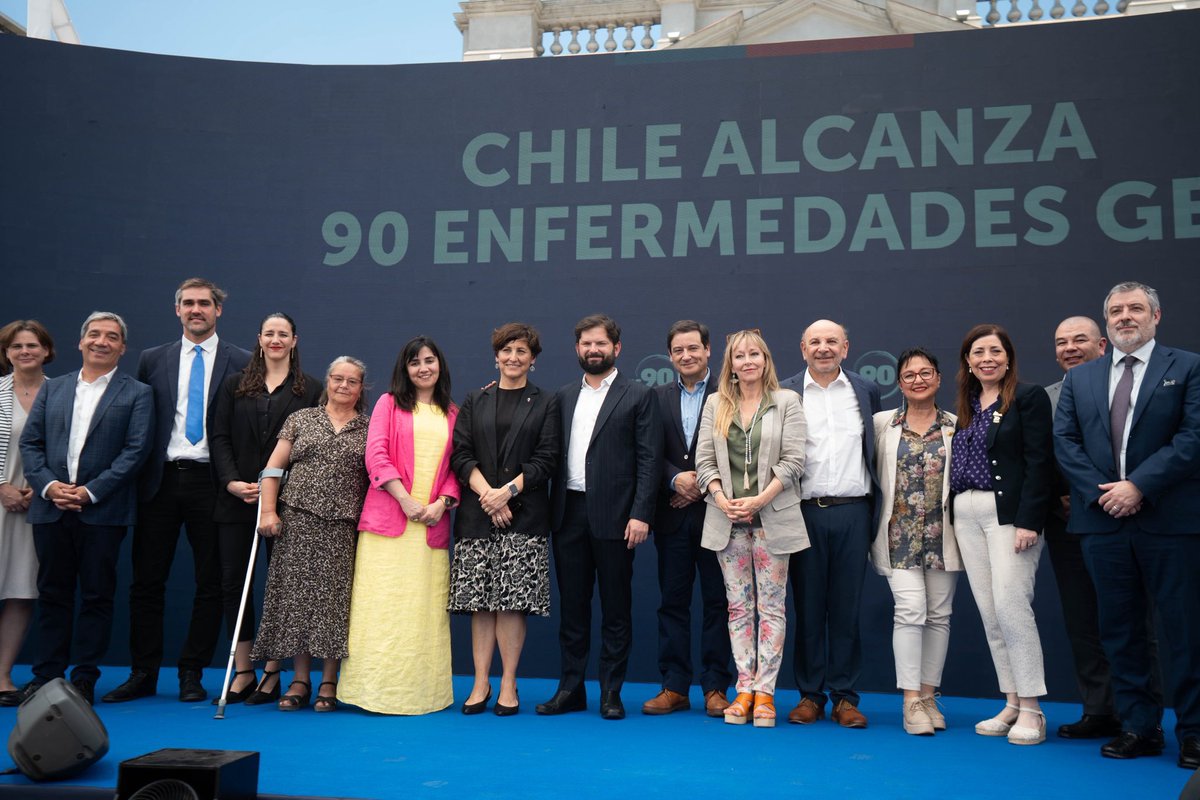 Hoy estuve presente en la ceremonia donde se incorporaron tres nuevas patologías al GES: la hospitalización para menores de 15 años con depresión grave, la cesación del consumo de tabaco para mayores de 25 años y el tratamiento tras el alta por cirrosis hepática. Con esto,