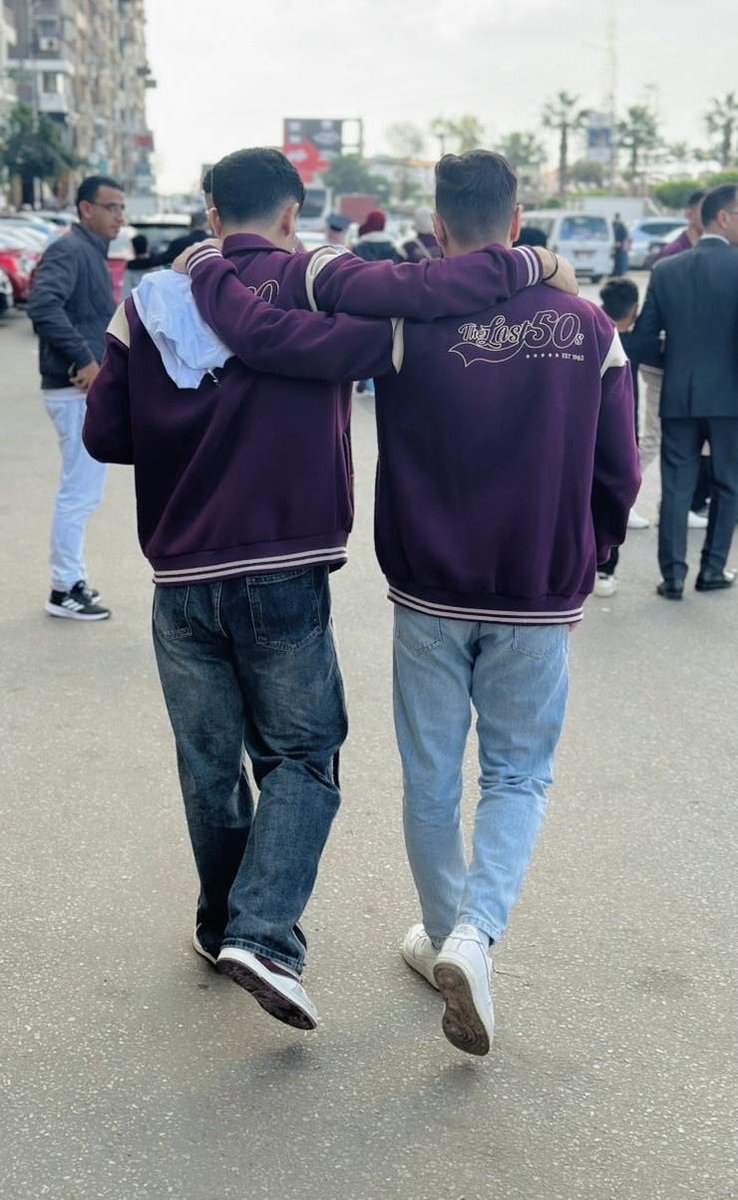 صاحبي اللي شالني ف كل مرة وقِعت
شكرًا لأنك كل مرة سمِعت