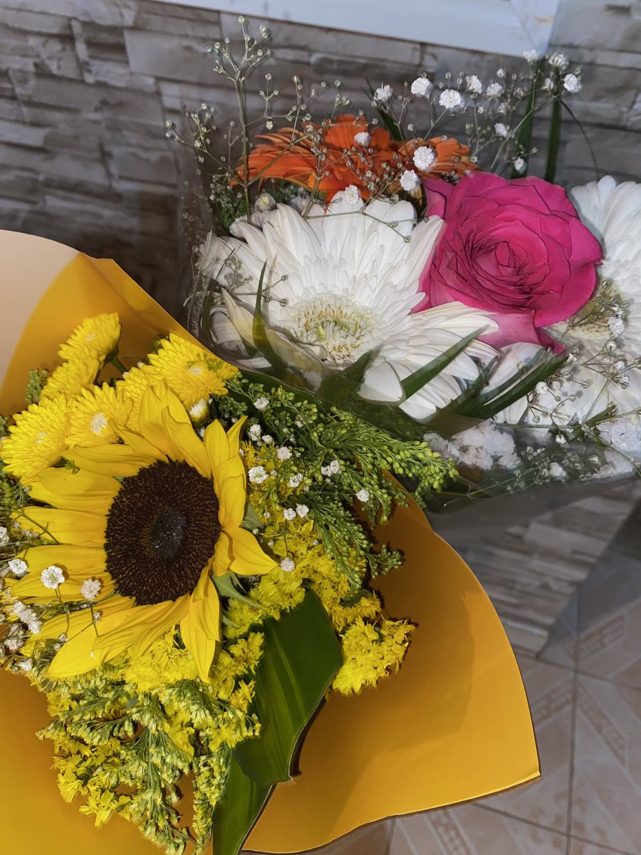 dalay_hanny's tweet photo. Que me falte todo menos mi novio y todas las florecitas que me da💘
#amor #couple #admv #novios https://t.co/5asdaGMgR0