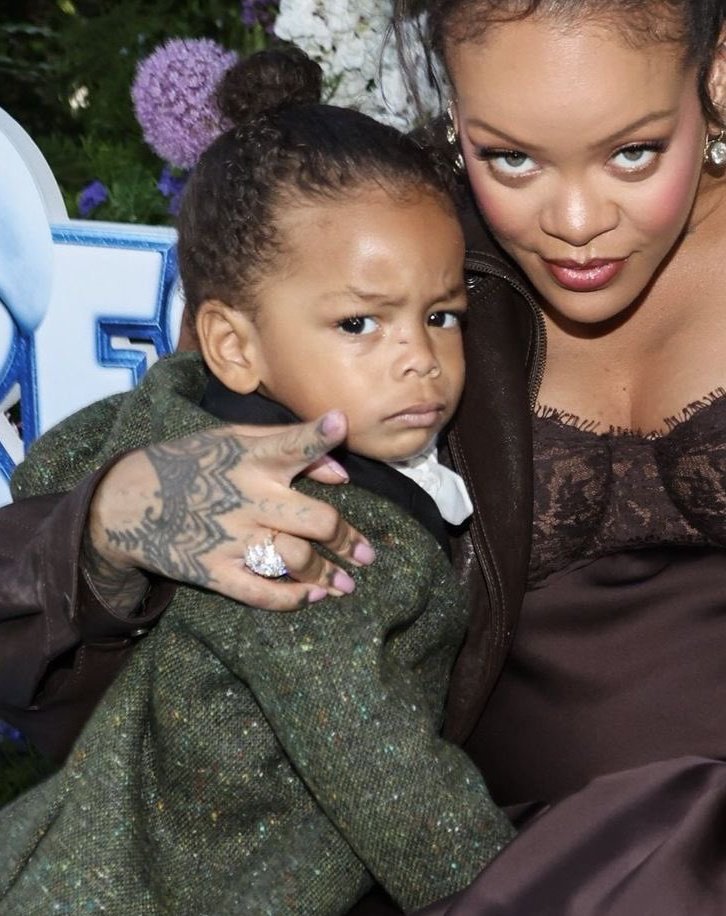 🌷 (@____rihanna__) on Twitter photo 