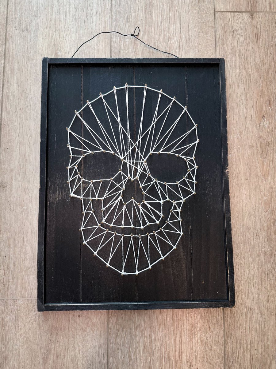 timepeacevisual's tweet image. Gothic shit I like😌🏴‍☠️….Still for sale though #stringart #skull