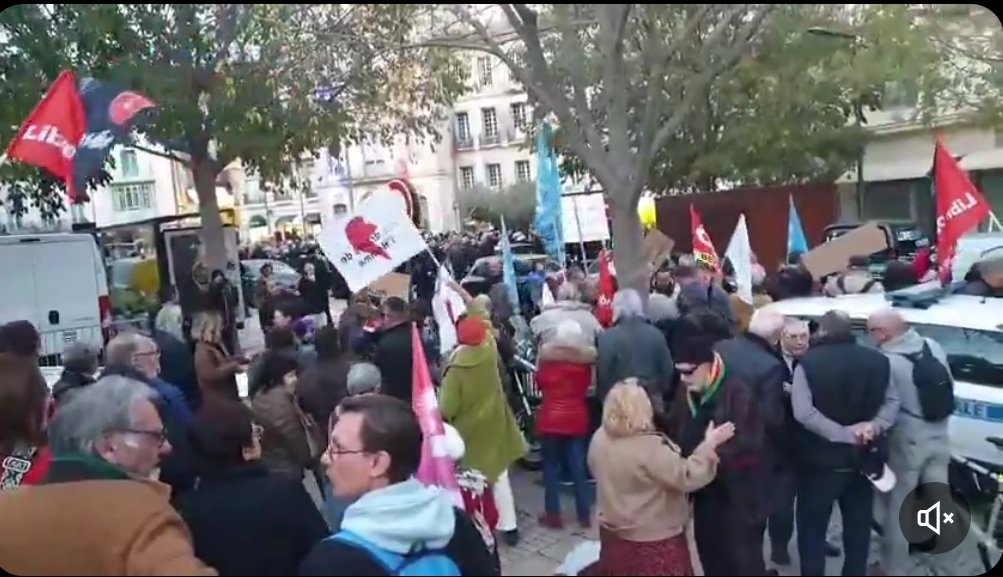 Oxitan30's tweet image. La CGT a manifesté contre la crèche à Béziers..
Bizarrement ils ne manifestent pas contre la prime de Noël.. 
Et dire que ça prétend défendre les ouvriers..
#Facealinfo