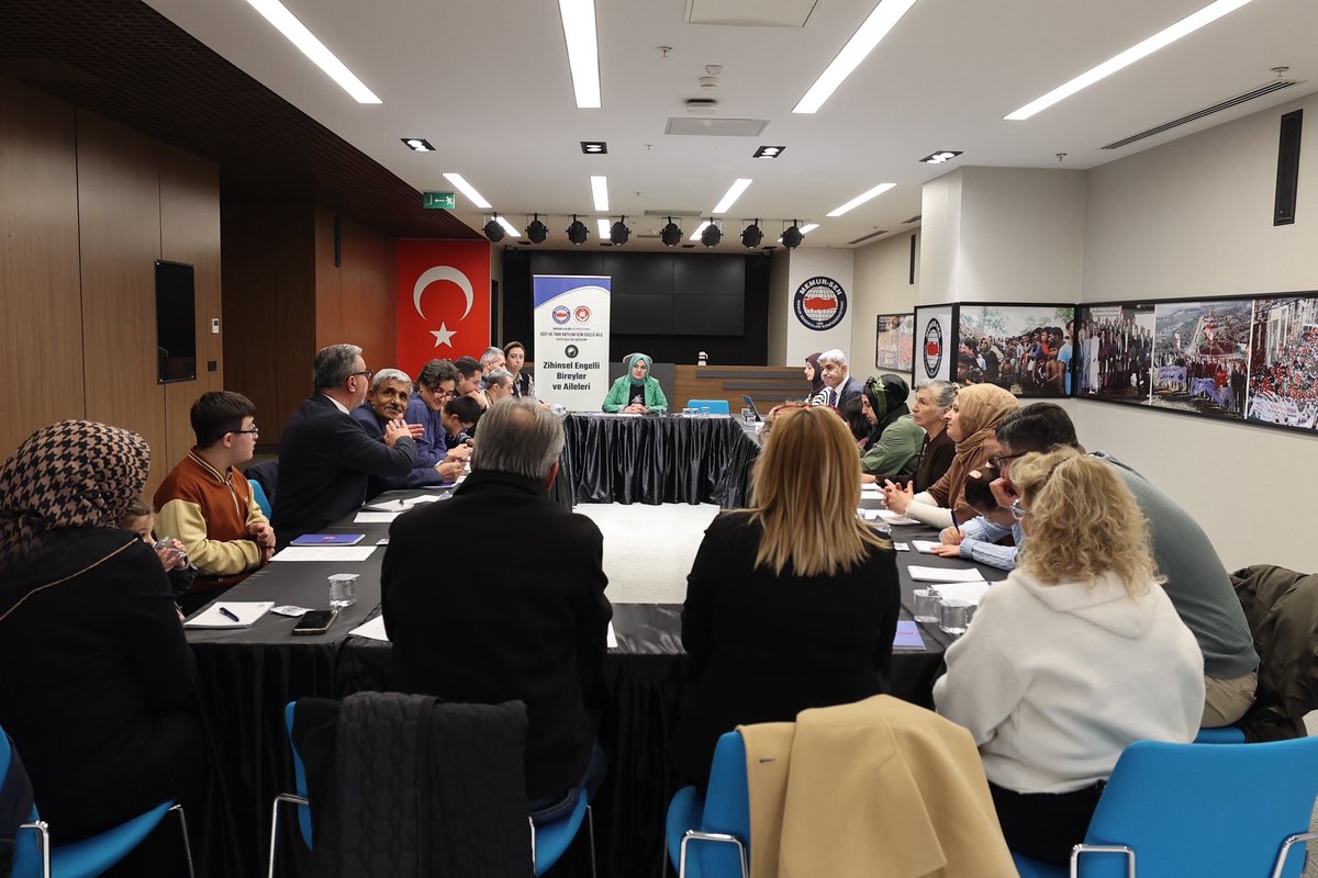 AhmetDonmez_18's tweet photo. Sadece sorunları anlatmak değil, çözümün parçası olmak; sadece temsil etmek değil, örgütlenerek birlikte karar vermek için tüm gücümüzle mücadeleye devam edeceğiz. @_aliyalcin_  @MemurSenKonf https://t.co/VGzFiu7NTq