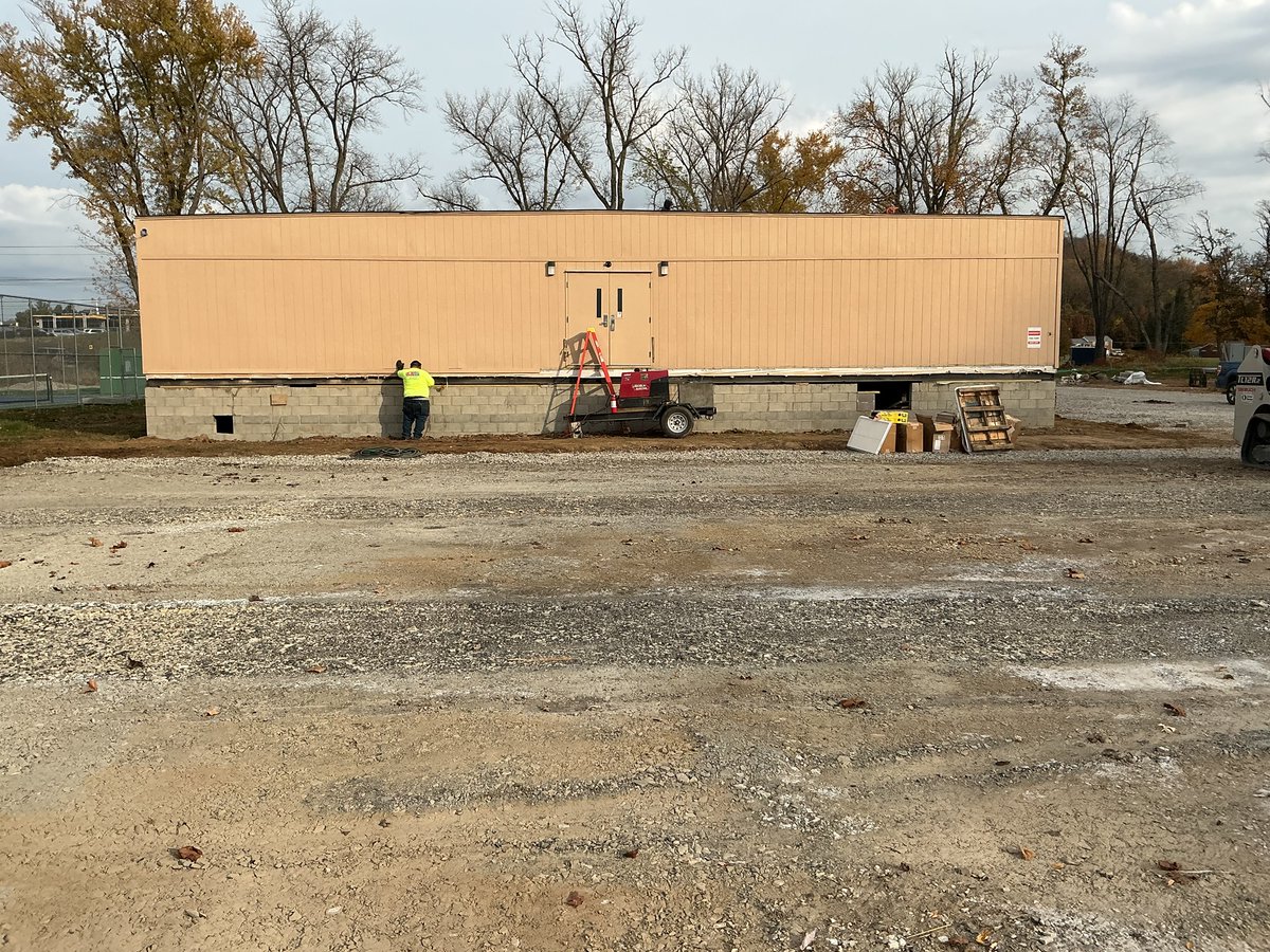 ModularGenius's tweet image. Progress in West Virginia! This modular classroom was originally purchased new by Marshall County Schools during the construction of a new elementary school. Now that the school is complete, our team has dismantled, transported and reinstalled the building at a local high school.