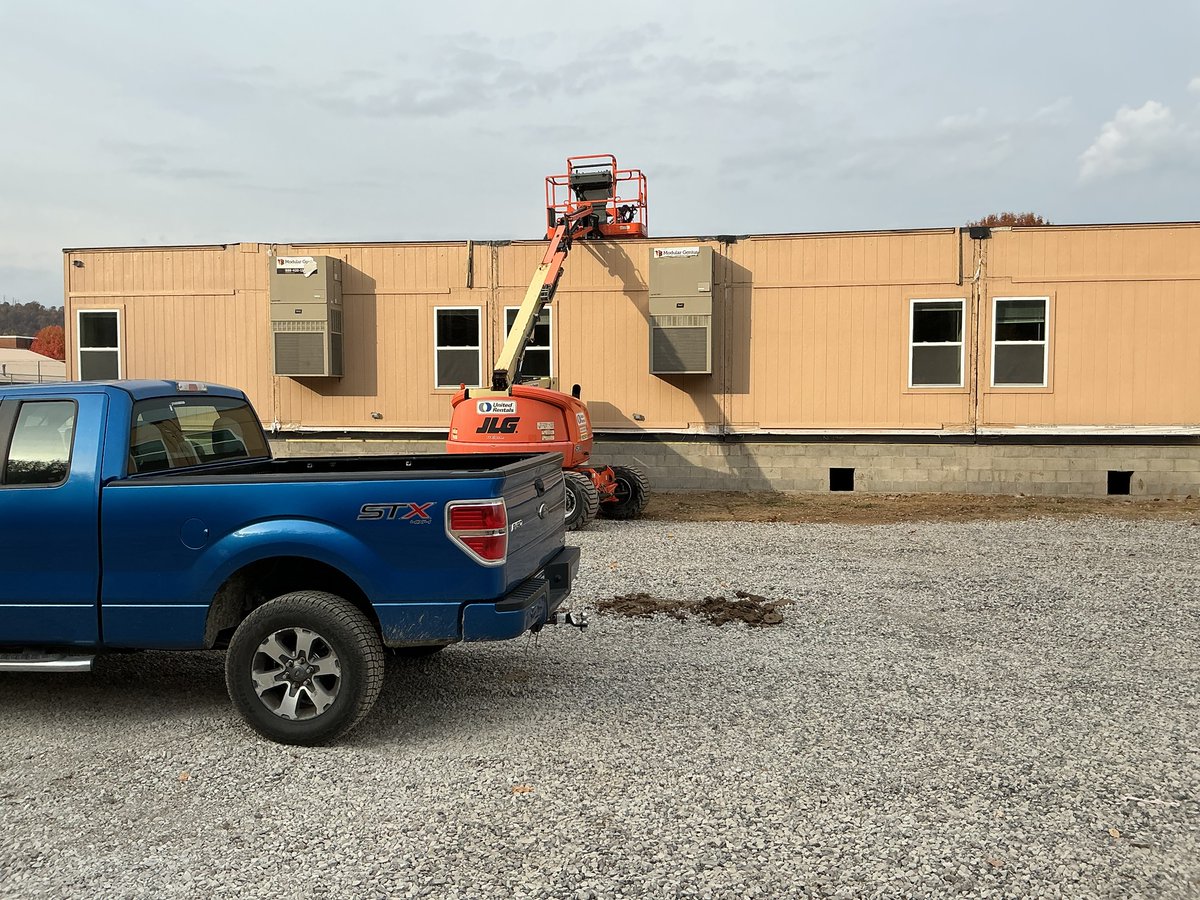 ModularGenius's tweet image. Progress in West Virginia! This modular classroom was originally purchased new by Marshall County Schools during the construction of a new elementary school. Now that the school is complete, our team has dismantled, transported and reinstalled the building at a local high school.