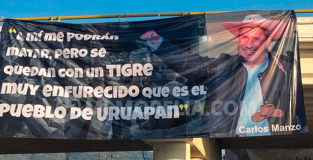 Uruapan despertó hoy bajo mensajes de duelo y resistencia 

Uruapan abrió los ojos este lunes con un silencio distinto, como si la ciudad entera respirara más despacio. A un mes del asesinato del presidente municipal Carlos Manzo, el amanecer dejó ver dos lonas colocadas sobre el
